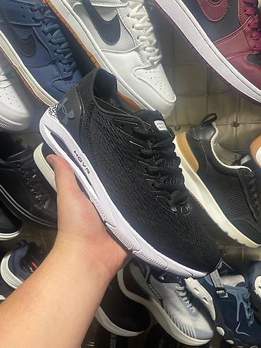 Мужские кроссовки, 40, 40.5, 41, Under Armour, Новый, цвет - Черный
