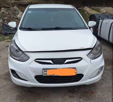 Hyundai: Hyundai Accent: 1.6 l | 2010 il Sedan — 3