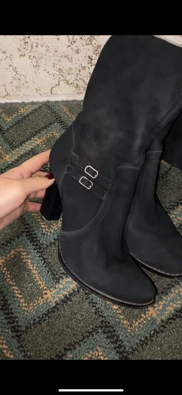 Туфли: Продаю винтажные женские туфли 👠 
Все по 300 сом
Все 38 размера — 9