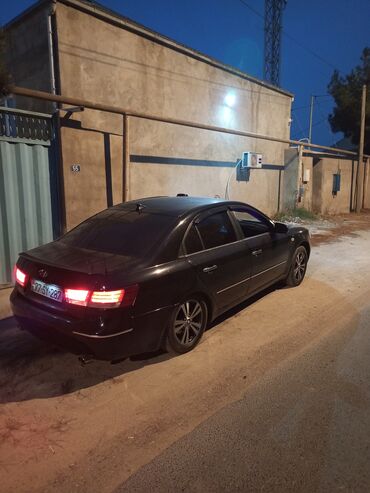 Hyundai: Əsas xüsusiyyətlər: - Kuzov: sedan, qara rəng, xrom bəzəklər - — 7