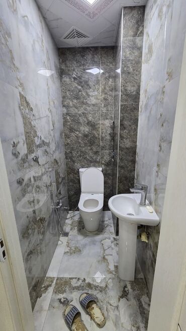 Uzunmüddətli kirayə mənzillər: Düşme variyant Yüksək səviyyədə təmirli.Yaşayış olmayıb.2 böyük yataq — 11