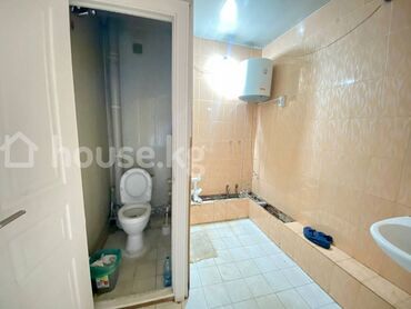 офис в ош: Продаю Магазин В жилом доме, 68 м², Требуется ремонт, С кондиционером, 1 этаж