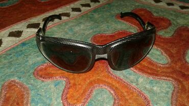 солнечные очки: Солнцезащитные очки, черный цвет