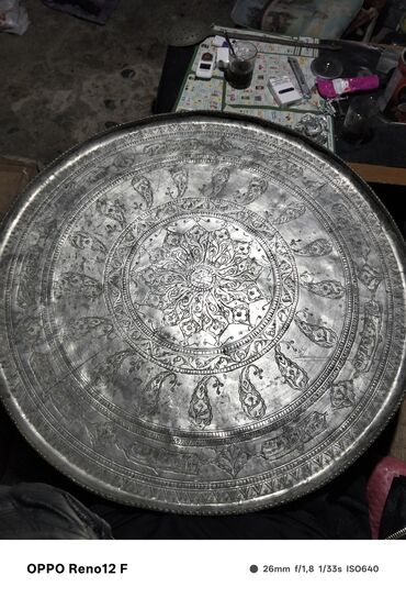 Markalar: Qedimi sini ustunde ereb herflerinden doymeler var latundu temiz