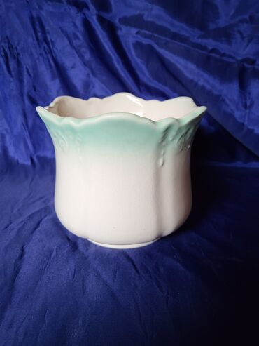 Ostali kućni dekor: Saksija nova iz 70tih. Saksija nova boja nije cisto bela,ide na — 3