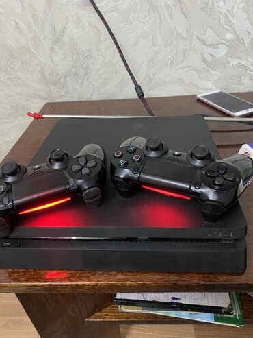 керосиновый обогреватель: Игровая консоль PlayStation 4 в комплекте с двумя беспроводными