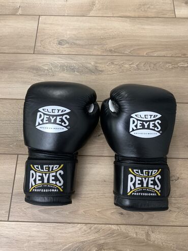 спорт мото: Боксерские перчатки Cleto Reyes 10 OZ