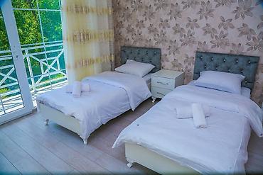 hövsan türkan: Qəbələ şəhərinin yuxarı hissəsində, Cəfər Cabbarlı küçəsində, geniş — 8