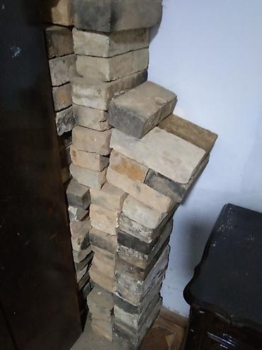 Tikinti daşları: Dekorativ Sovetin kerpici, yaxsi veziyyetdedir, islenmis. 200 ədəd var — 3