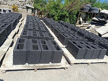 столы офис: Продаю пескоблок рываный любой цвет качественный 15/400 . Тумба, блоки — 4