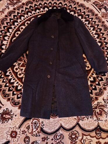 одежды для малышей: Продается новое мужское пальто, чистая шерсть, воротник каракуль