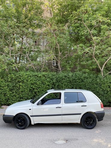 Volkswagen: Volkswagen Golf: 1992 г., 1.6 л, Механика, Бензин, Хэтчбэк