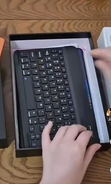 lenovo tab k11: CCIT R26 Ultra planşet komplekti Məhsulun tərkibi: - CCIT R26 Ultra — 5