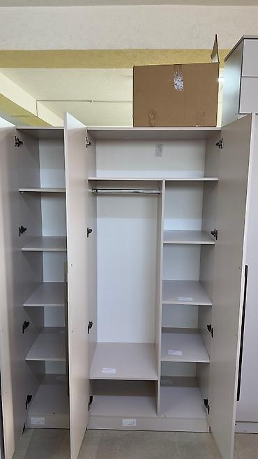 Шкафы для одежды: Шкаф трехдверный из ЛДСП. Качественная фурнитура — 4