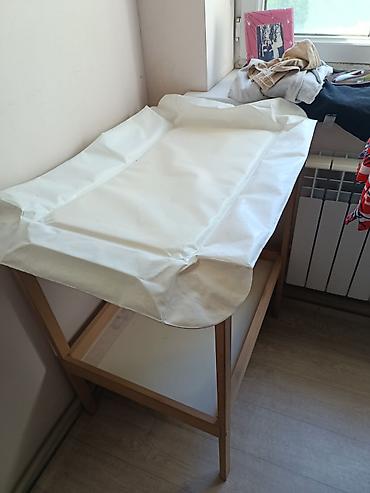 ванны детские: Б/у пеленальный столик IKEA из массива дерева Особенности: - Верхняя — 2