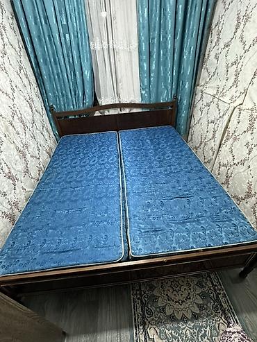 bunk bed: Двуспальная кровать с деревянным каркасом и двумя отдельными — 1