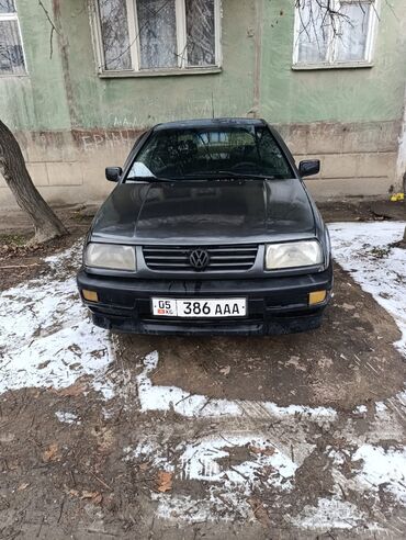 Volkswagen: Volkswagen Vento: 1993 г., 1.8 л, Механика, Бензин, Седан