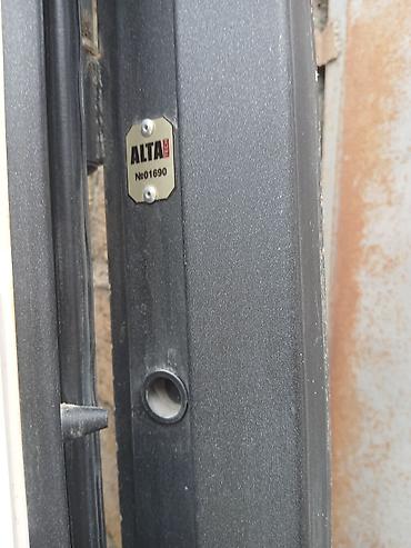 qapi ucun setkalar: ALTA tunc lövhəli təhlükəsizlik qapısı - Brend: ALTA (lövhədə “ALTA” — 1