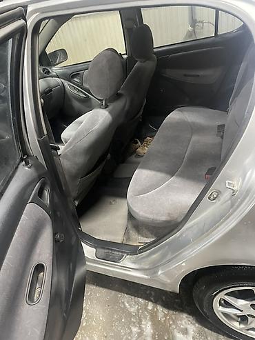 nisan march: Toyota Yaris: 2001 г., 1 л, Механика, Бензин, Хэтчбэк — 5