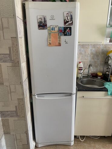 холодильник срочно продаю: Холодильник Indesit, Б/у, Side-By-Side (двухдверный)