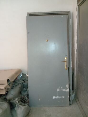 dəmir qapı işlənmiş: Giris qapi, ustden cixmadi. Standart olcu 90x2.05