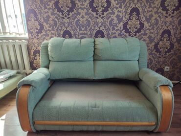 раздвижные диваны: Диван-кровать, цвет - Зеленый, Б/у