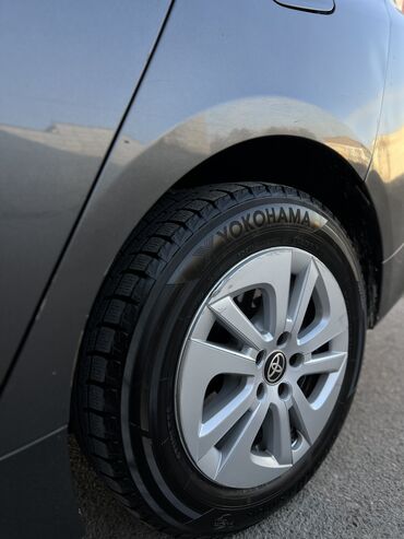 Toyota: Toyota Prius: 2017 г., 1.8 л, Гибрид, Седан — 14