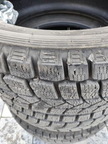 автомобильный домкрат: Шины 235 / 60 / R 18, Зима, Б/у, Комплект, Внедорожные (АТ/МТ), Китай, Maxxis