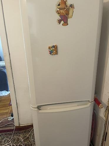 dekko plus: Холодильник Indesit, Б/у, Двухкамерный, 180 * — 1