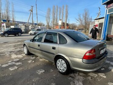 автомобил лабо: Opel Vectra: 1998 г., 1.6 л, Механика, Бензин, Седан