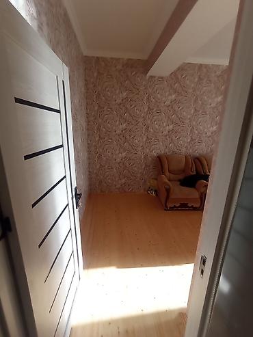 Uzunmüddətli kirayə mənzillər: Bina Xırdalanda riyadın arxasında(Jasmin Parkda)yerləşir.Mənzildə — 6