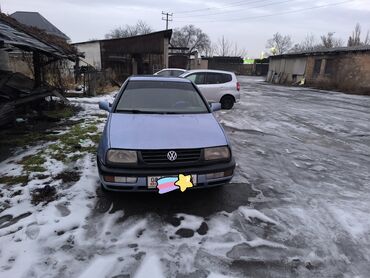 Volkswagen: Volkswagen Vento: 1994 г., 2 л, Механика, Бензин, Седан