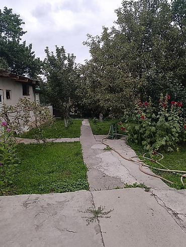 Продажа дачи: Навес/веранда у дома - Просторный навес на опорах, примыкает к стене — 10