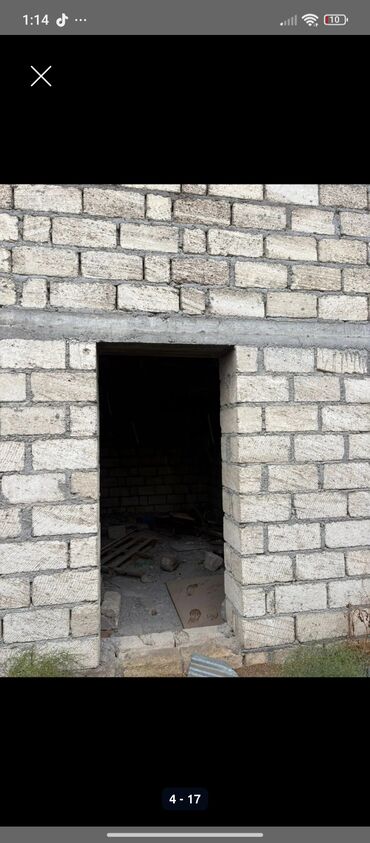 Həyət evləri və villaların satışı: Satılır: iki mərtəbəli yarımçıq tikili və həyətyanı sahə - Tikintisi — 14