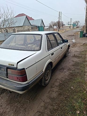 эштк: Mazda 626: 1972 г., Кол менен иштөөчү, Седан — 3