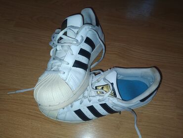 stan: Adidas patike,korektno stanje,dogovor