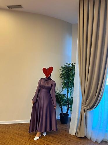 krujevalı ətəklər: Bənövşəyi rəngdə, atlas effekti verən parıldayan parçadan hazırlanmış — 2