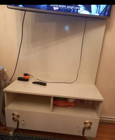 İşlənmiş, Düz TV altlığı, Polkalı, Taxtalı