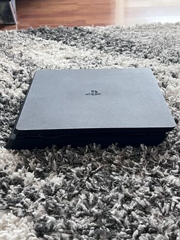 PS4 (Sony Playstation 4): Prodajem PlayStation 4 konzolu u super stanju, radi bez kočenja i — 3