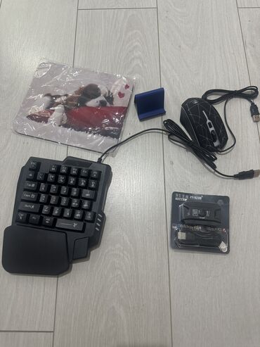 компьютер для игры: Клавиатура, мышьковрикпереходник подставка для телефона