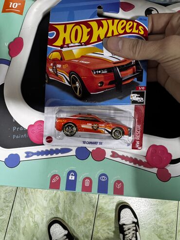 kapüşonlu saçaqlı uşaq xalatları: Orginal hot wheels satilir.7 aznden