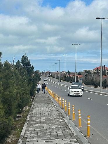 sekide: Buzovna yolunun kənarında,Polis akademiyasının yanında yerləşən həyət — 2