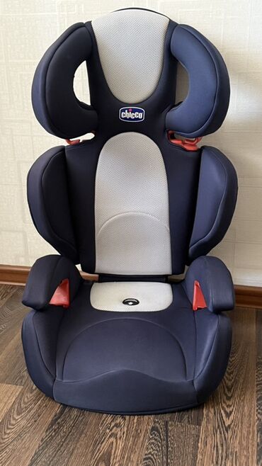Автокресло Chicco, модель относится к группе 2/3, то есть