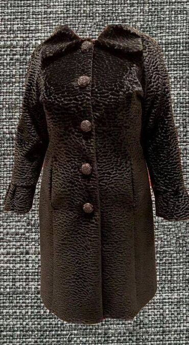 чёрное пальто с меховым воротником: Пальто