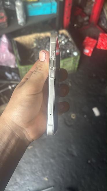 iphone qiymetleri: IPhone 13, 128 GB, Gümüşü — 7
