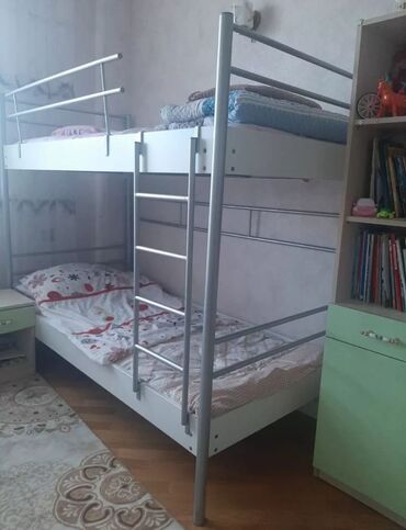 кровать: İşlənmiş, Təknəfərlik çarpayı, Bazasız, Matrassız, Siyirməsiz
