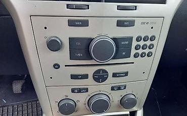 jabucice za auto: RADIO CDC40 OPERA ZA OPEL ASTRA H, ZAFIRA | Svi delovi za Opel — 1