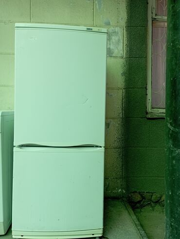 ветринный холодильник: Холодильник Atlant, Б/у, Двухкамерный