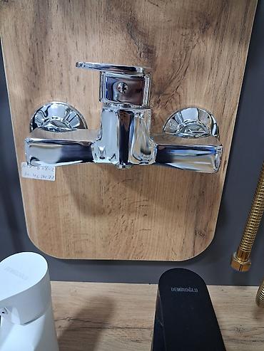 Vanna üçün divara quraşdırılan qarışdırıcı kran - Material: parlaq