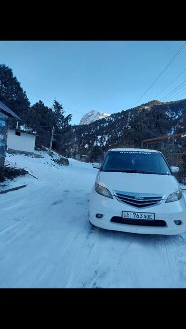 Honda: Белый минивэн Honda. Автомобиль оснащен тонированным лобовым стеклом с — 11